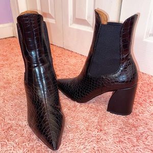 AVAILABLE: Forever 21 ankle high heeled boots
